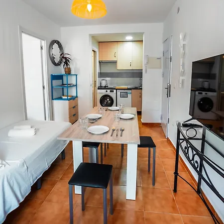 Escuela Village شقة